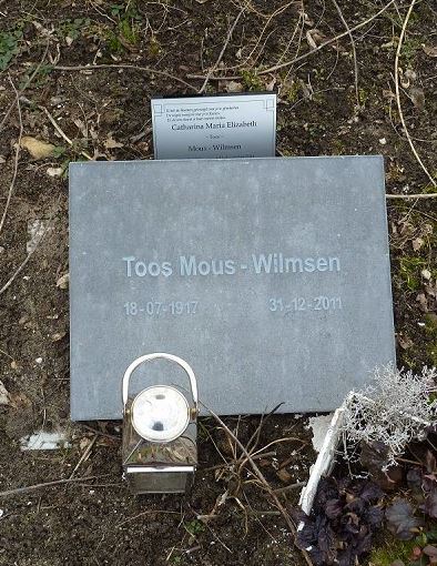 Grafsteen Toos Wilmsen (1917 - 2011)